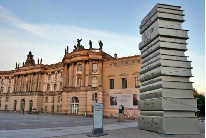 reading-monuments