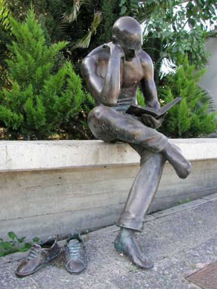 reading-monuments