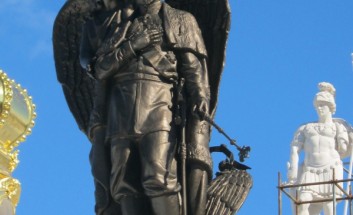 Памятники: Николай ll (бронза,высота 12м с пъедисталом) Вырица Памятники: Николай ll (бронза,высота 12м с пъедисталом) Вырица