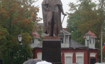 Памятники: В.А. Всеволожский (бронза, высота 3 м 50 см) , г. Всеволожск Памятники: В.А. Всеволожский (бронза, высота 3 м 50 см) , г. Всеволожск